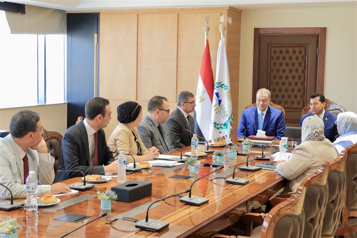وزير الشباب والرياضة يلتقي رئيس التنظيم والإدارة لبحث تعزيز التعاون