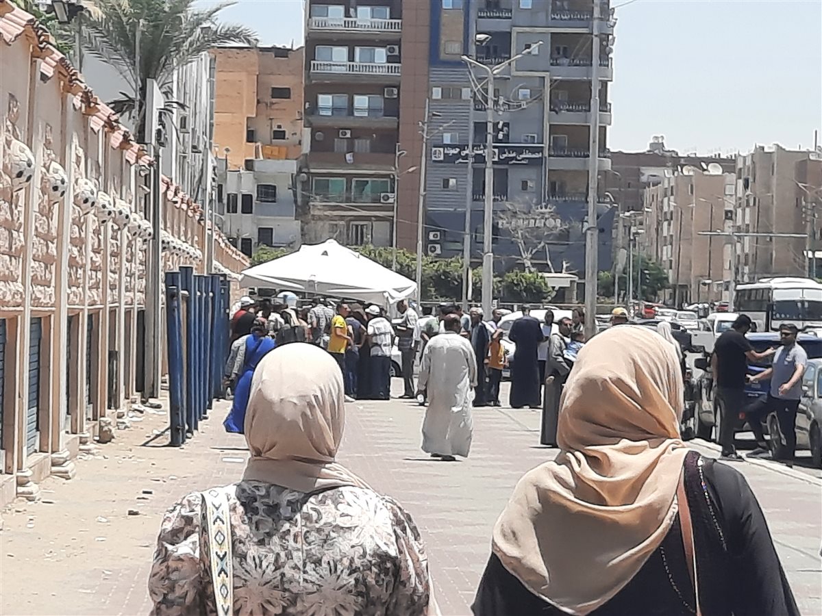 جانب من توقيع السيدات للاستمارات، فيتو