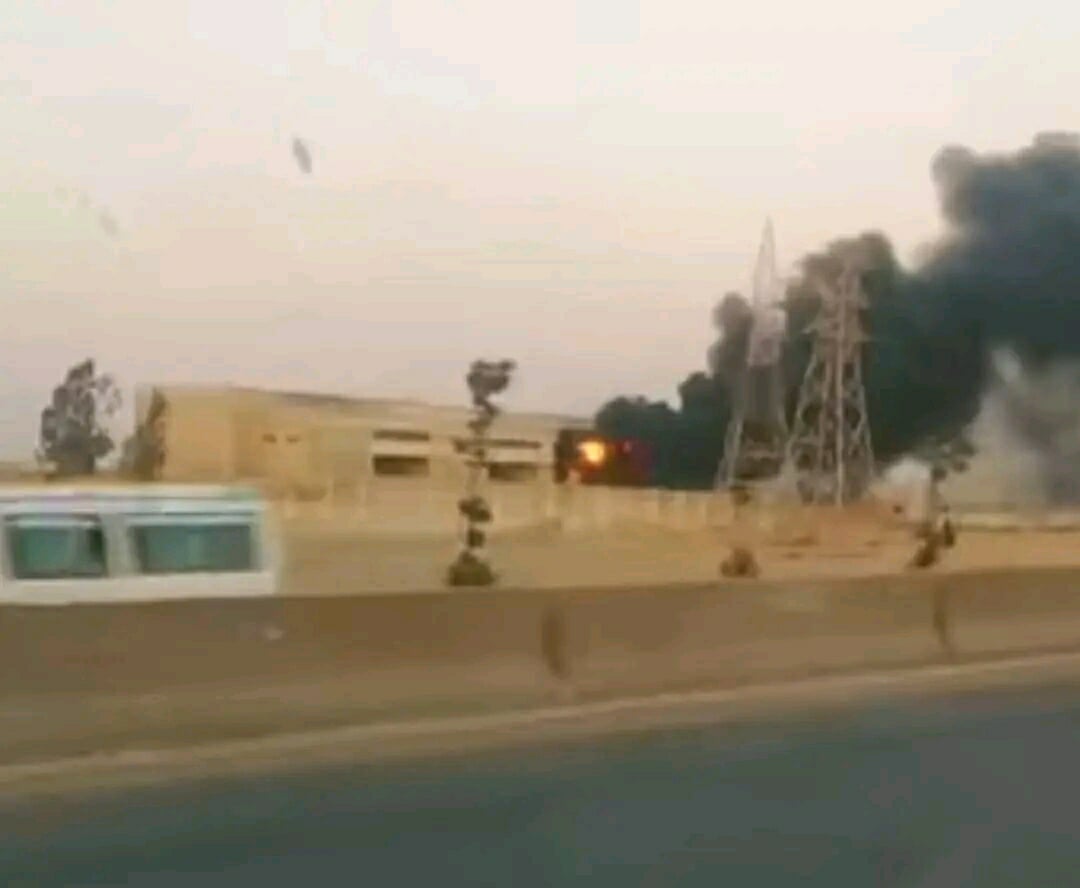 حريق بمحطة محولات على طريق العاشر من رمضان يتسبب في انقطاع الكهرباء بعدة مناطق،فيتو