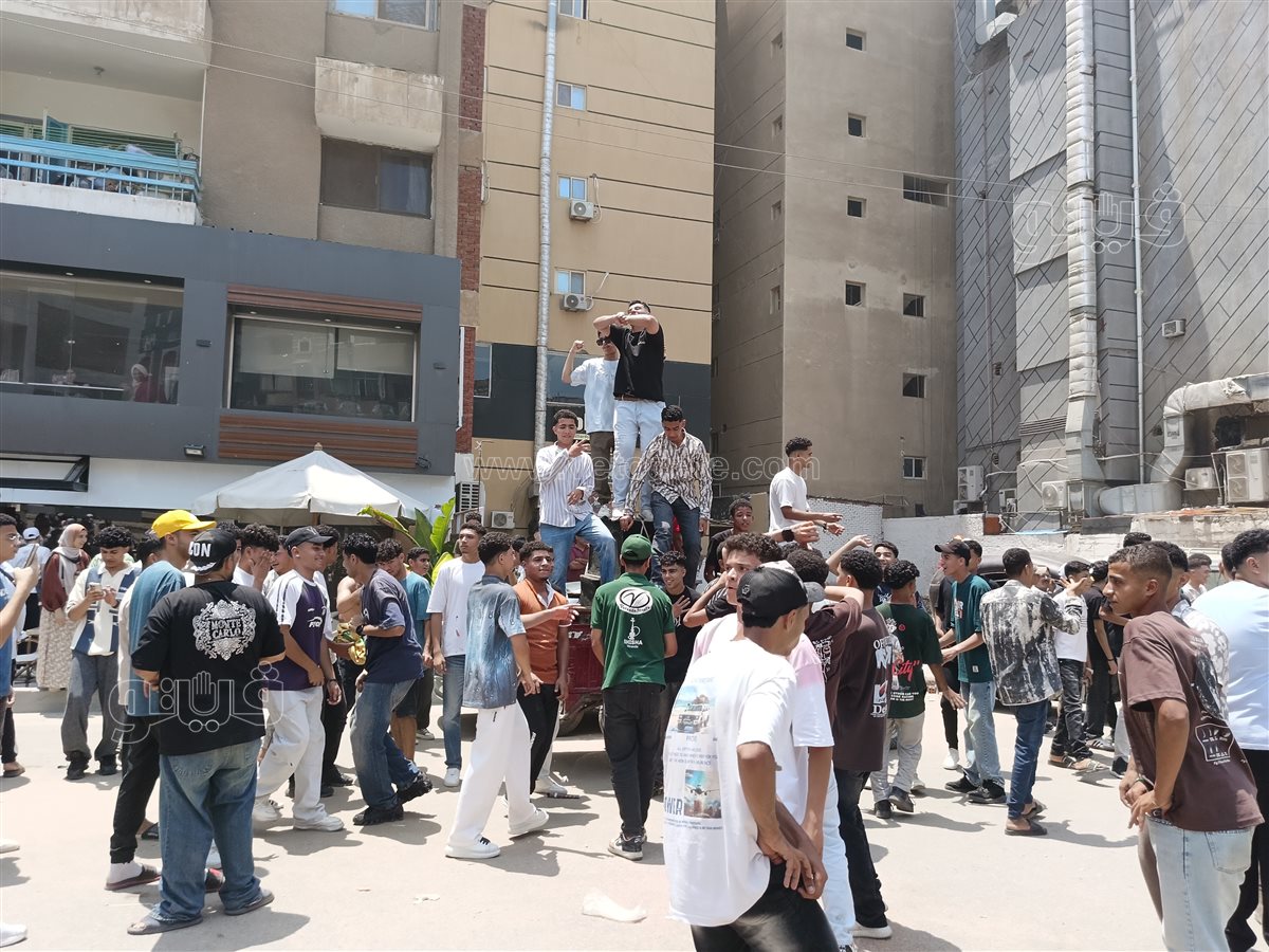 رقص ودي جي وزغاريد.. طلاب الشرقية يحتفلون بنهاية ماراثون الثانوية بالألعاب النارية،فيتو