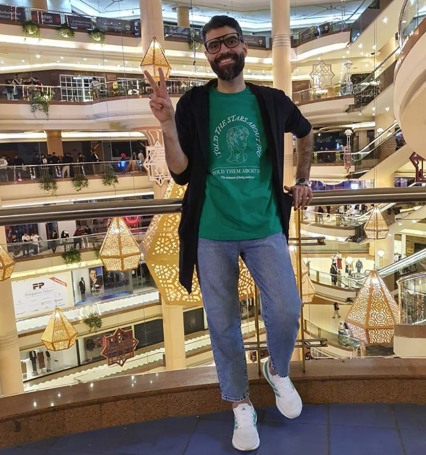 صورة الشاب الباكي محمد شوقي قبل إصابته بالمرض، فيتو