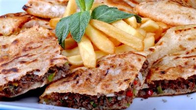 طريقة عمل الحواوشي بالعيش&nbsp;
