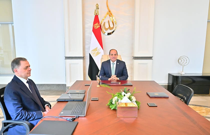 <strong>الرئيس السيسي يجتمع بوزير الداخلية</strong>