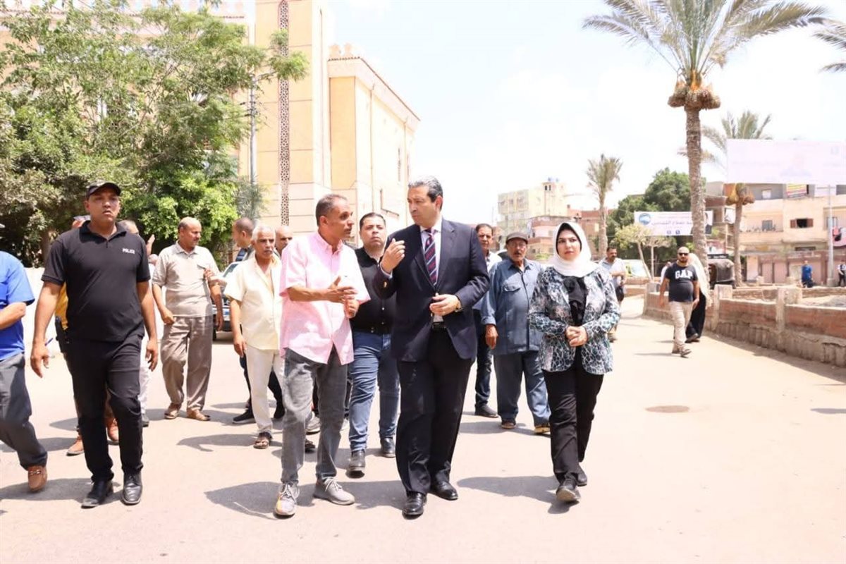 محافظ دمياط يستمع الي شكاوي المواطنين والسائقين
