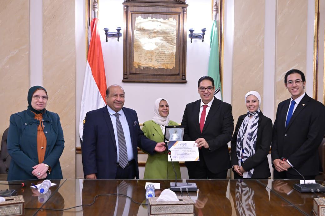 تكريم الأبطال الرياضيين بجامعة القاهرة