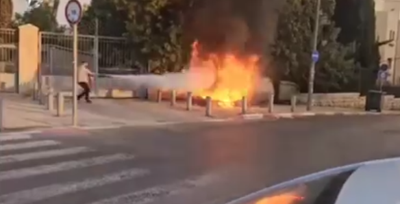 اشتعال النيران بالقرب من مقر نتنياهو، فيتو