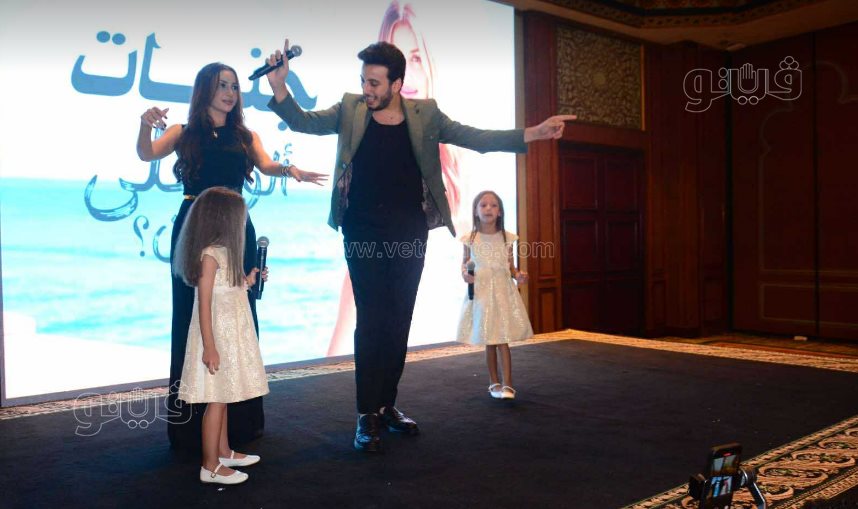 عناقيد مواهب، جنات تغني مع ابنتيها للمرة الأولى على المسرح (1)