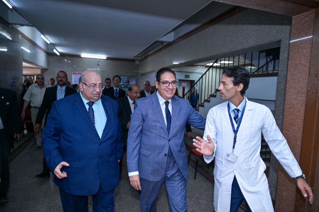 الكشف الطبي على الطلاب الجدد بجامعة القاهرة&nbsp;