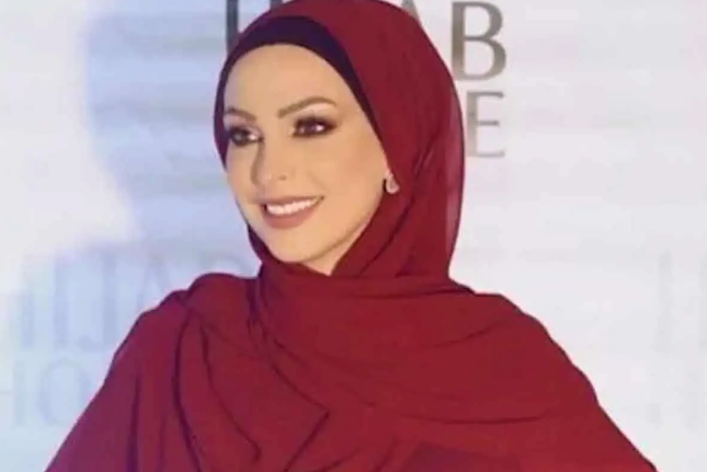 المطربة المعتزلة أمل حجازي أثناء ارتدائها للحجاب، فيتو