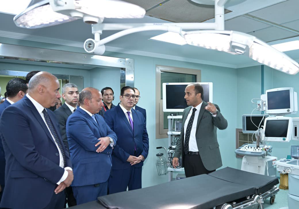 رئيس جامعة القاهرة يتفقد أعمال تطوير مستشفي الطوارىء