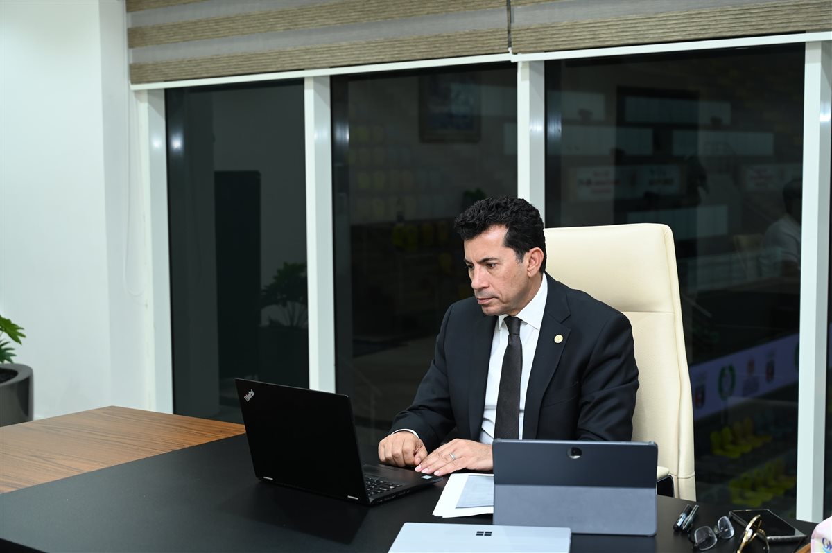 أشرف صبحي يتابع استعدادات استضافة بطولة العالم للأندية لكرة اليد