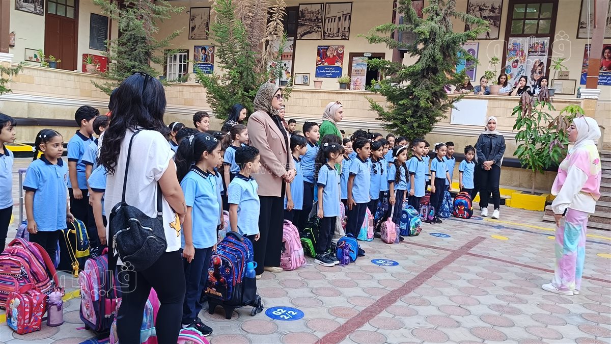 المدرسه اليونانيه الحديثه، فيتو