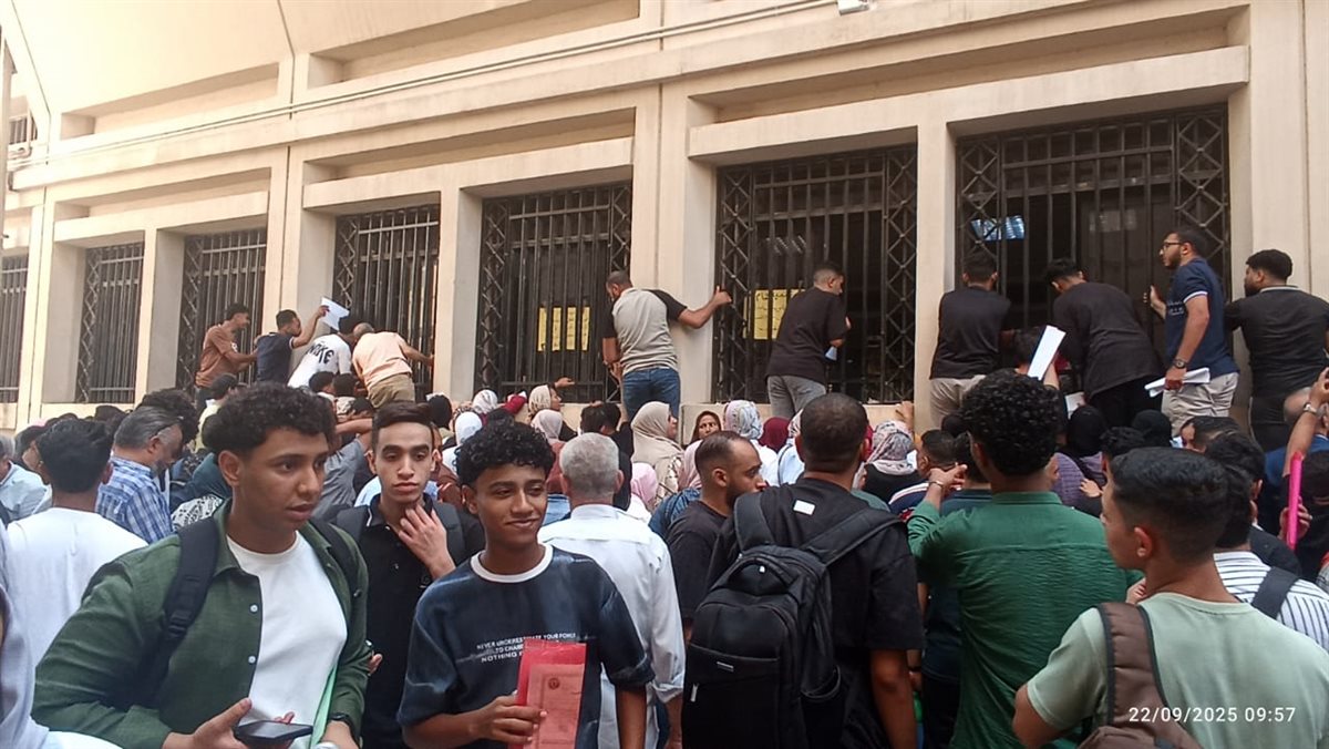 زحام شديد أمام مكتب التنسيق&nbsp;