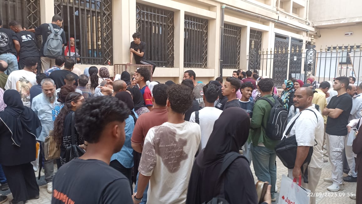 زحام شديد أمام مكتب التنسيق&nbsp;