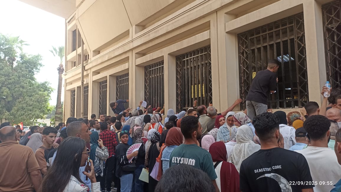 زحام شديد أمام مكتب التنسيق&nbsp;