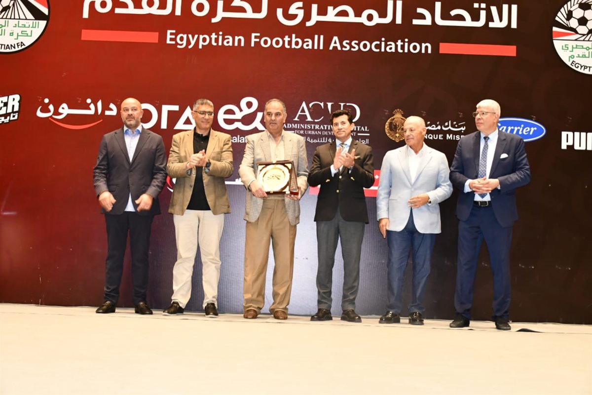أشرف صبحي وأبو ريدة يشهدان حفل تكريم أساطير حراس المرمى بالكرة المصرية