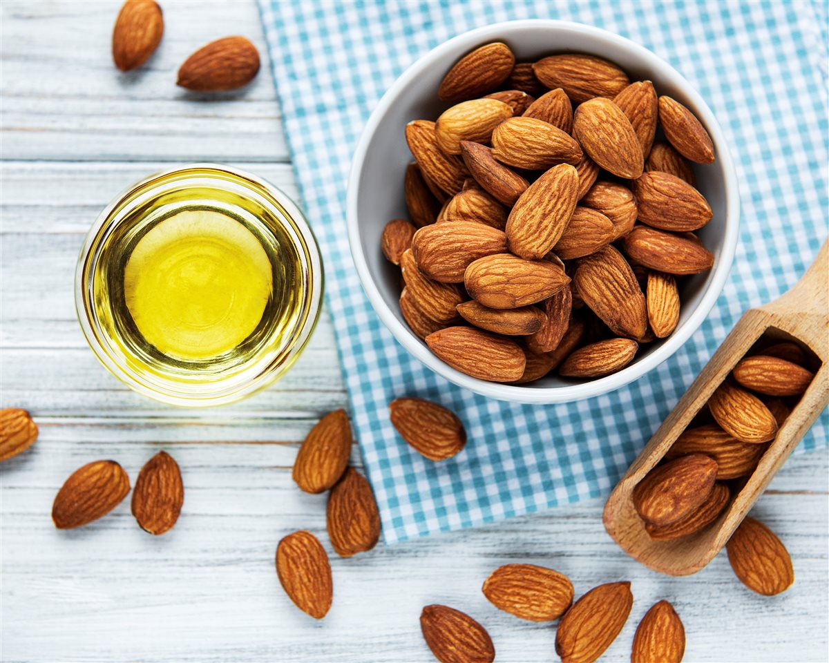 زيت اللوز المر&nbsp;