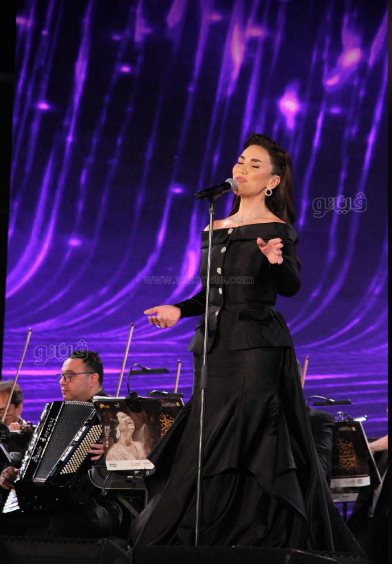 مي فاروق (1)