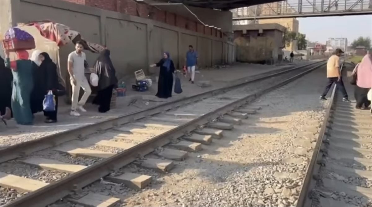 ازمة عبور المشاة ببنها القليوبية، فيتو&nbsp;