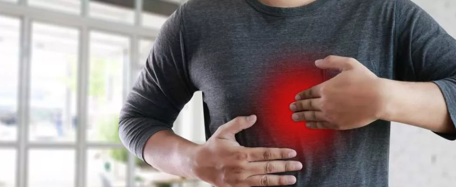 الحموضة وألم البطن من أعراض سرطان المعدة، فيتو