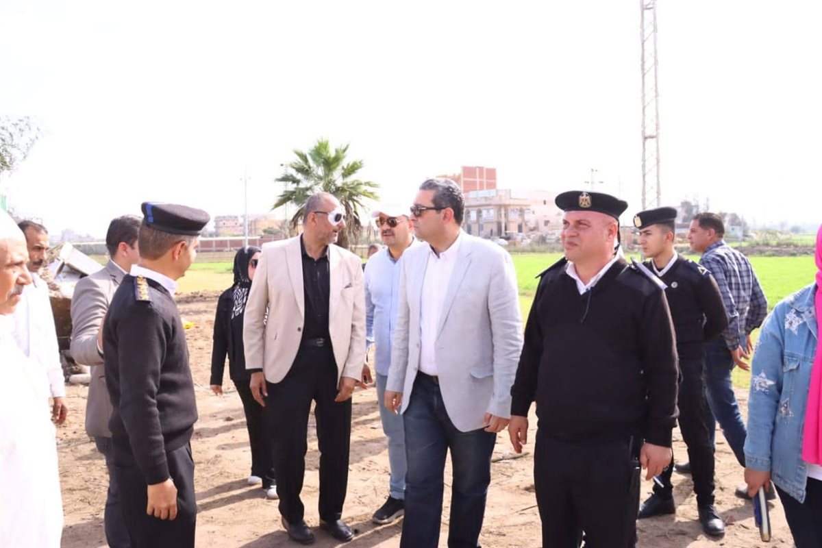 محافظ دمياط يقود حملة لإزالة تعديات على أرض إصلاح زراعي بفارسكور: 