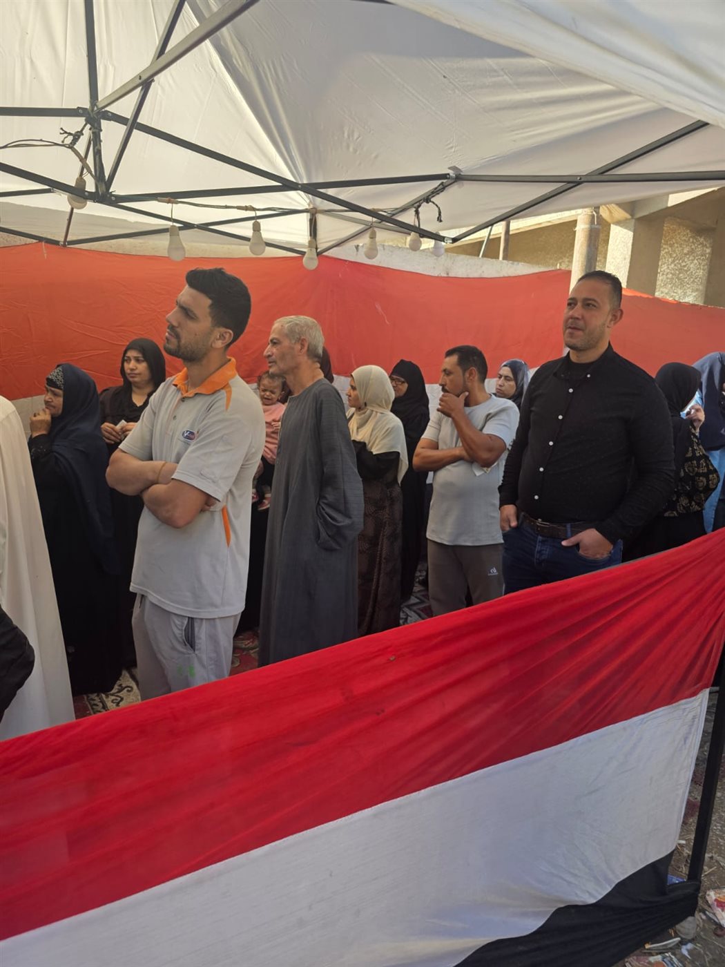 توافد المواطنين للإدلاء بأصواتهم بانتخابات النواب ، فيتو
