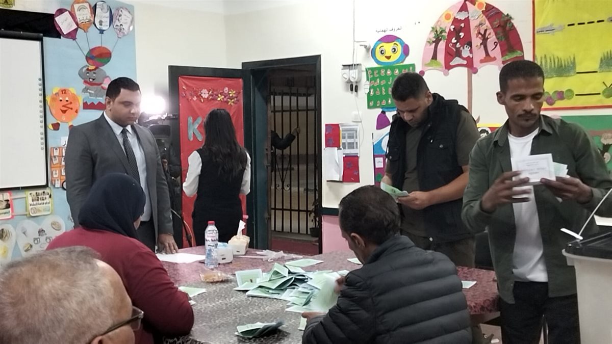 جانب من عمليات الفرز، فيتو&nbsp;