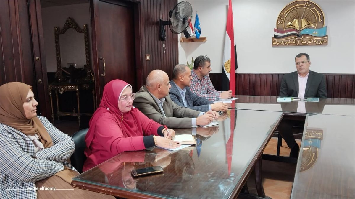 ياسر عماره وكيل وزارة تعليم دمياط يجتمع بالموجهين