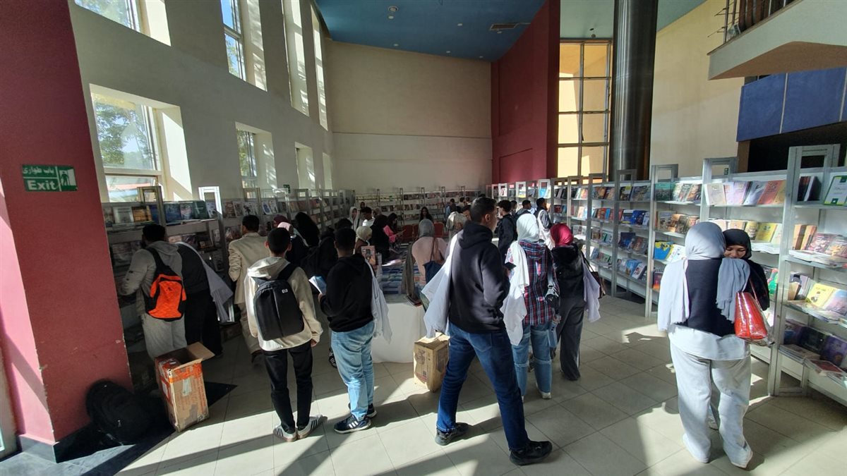 هيئة الكتاب تفتتح معرضها بجامعة بدر الدولية