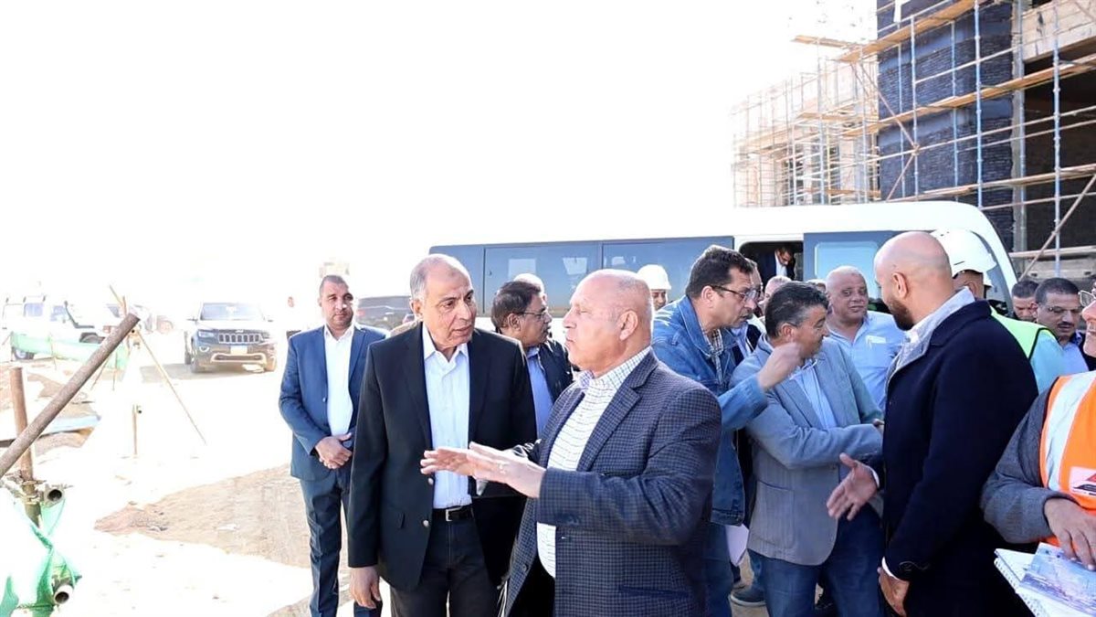 الكدواني يستقبل كامل الوزير لمتابعة مشروعات القطار الكهربائي في المنيا، فيتو&nbsp;