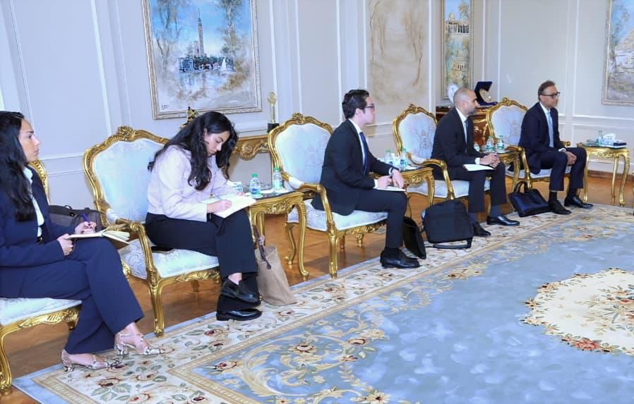 وزير الطيران يبحث مع وفد مؤسسة التمويل&nbsp;