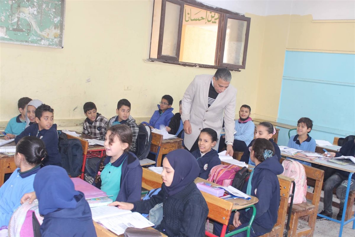 &nbsp;حصة لطلاب الصم والبكم بمدرسة منيل شيحة بأبو النمرس