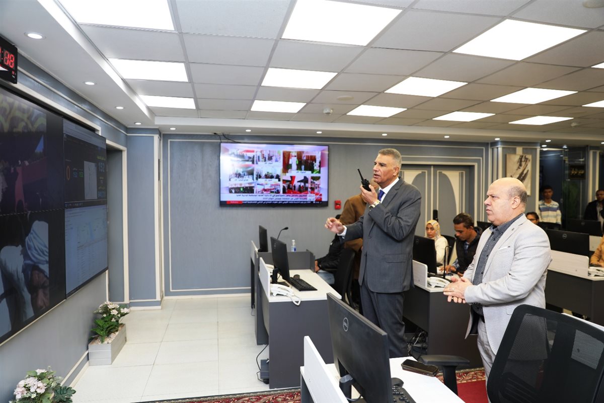 محافظ أسوان يتابع سير الانتخابات من مركز سيطرة الشبكة الوطنية &nbsp;