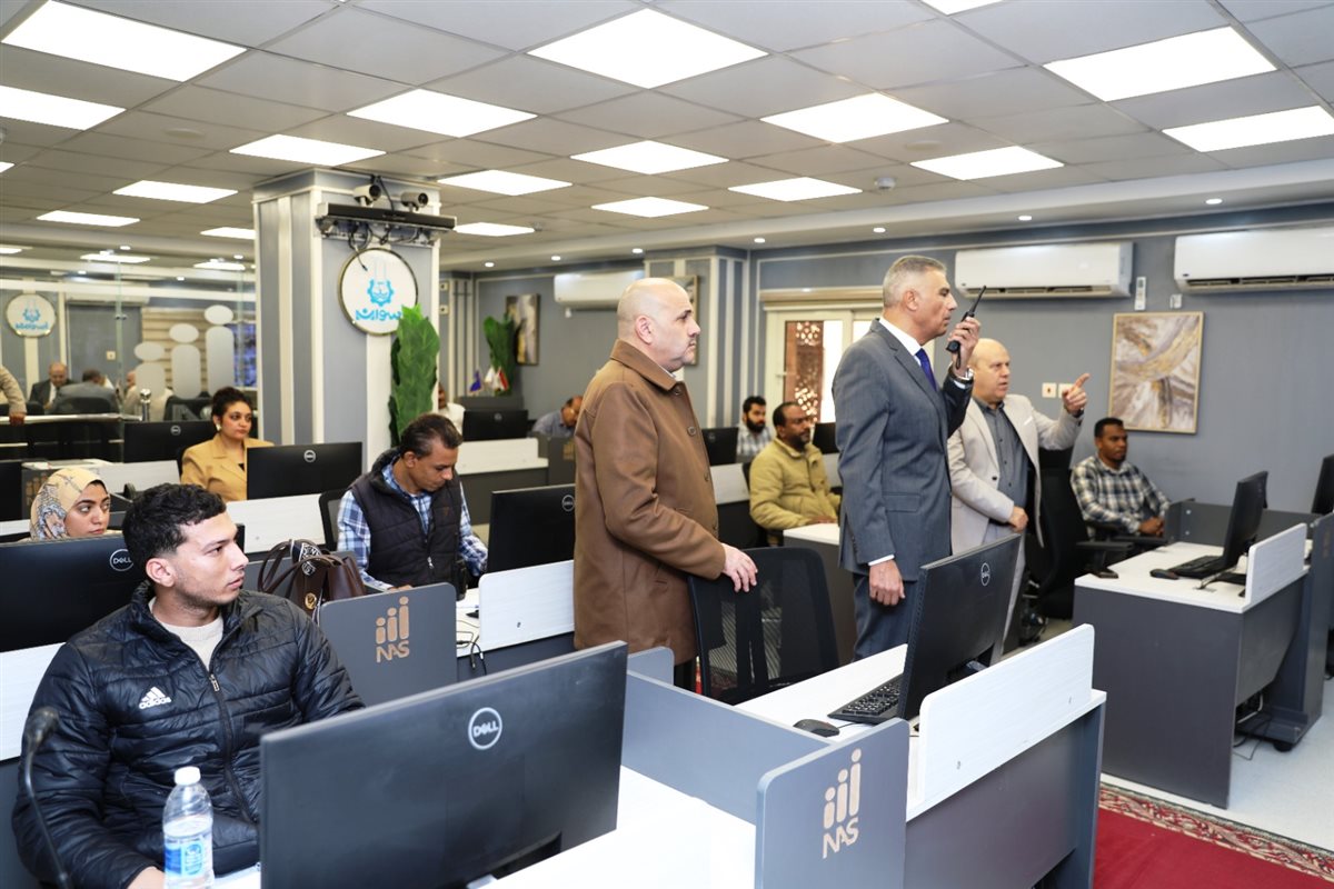 محافظ أسوان يتابع سير الانتخابات من مركز سيطرة الشبكة الوطنية &nbsp;