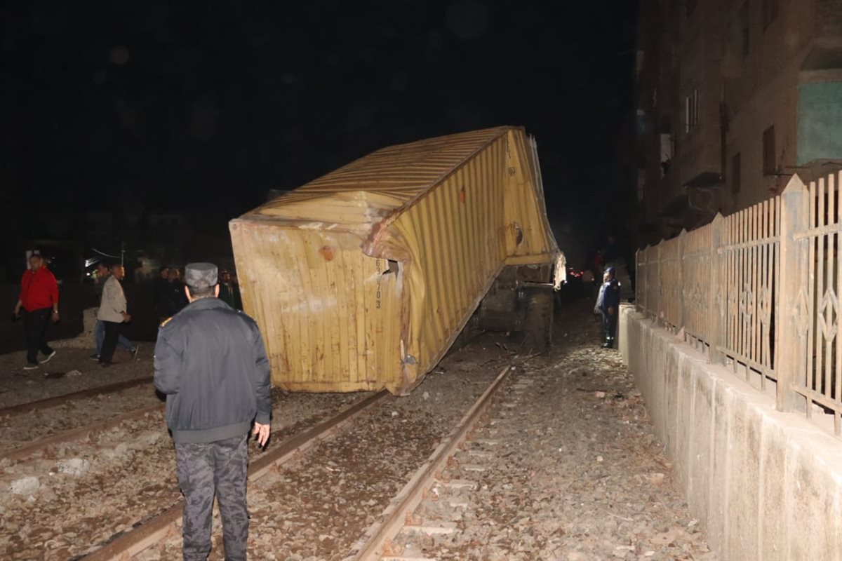 لوادر لرفع حاويات قطار طوخ، فيتو&nbsp;