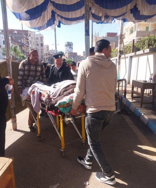 اقبال كبير علي لجنة امام ناصف بالزرقا، ومريض يصر علي الادلاء بصوته رغم ظروفه الصحية&nbsp;