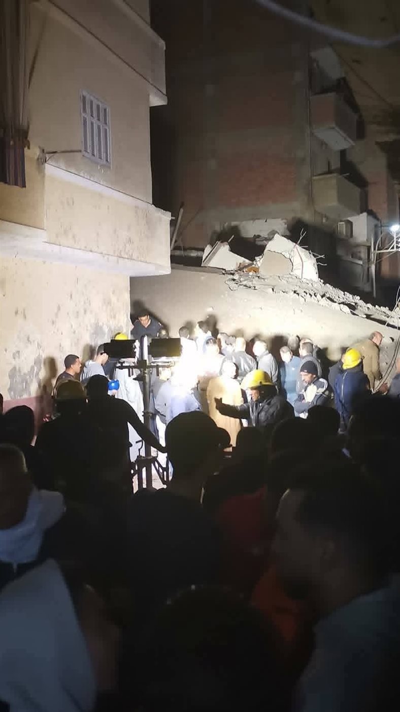 الصور الاولي من حادث انهيار عقار مأهول بالسكان في المنيا، فيتو&nbsp;