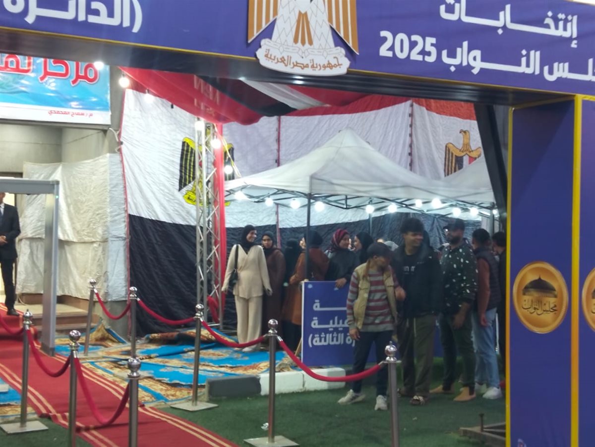 جانب من توافد المواطنين، فيتو
