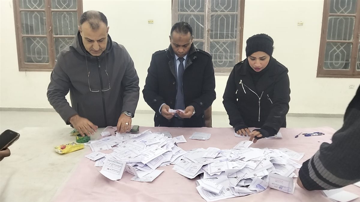 جانب من بدء عمليات الفرز، فيتو