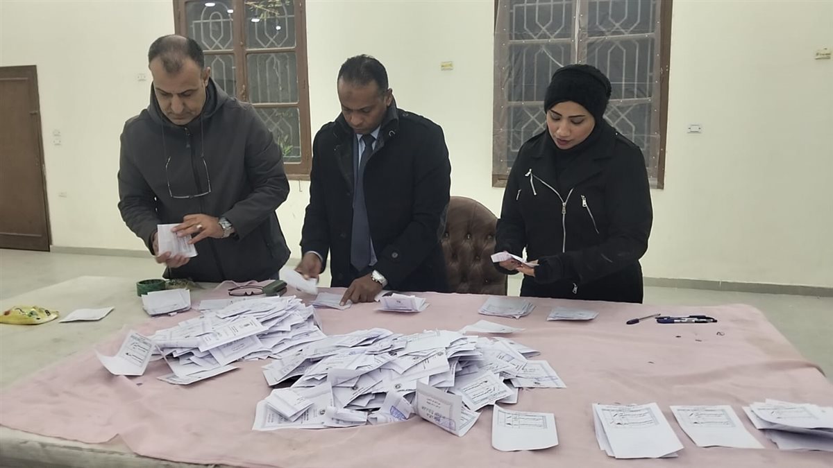 جانب من بدء عمليات الفرز، فيتو