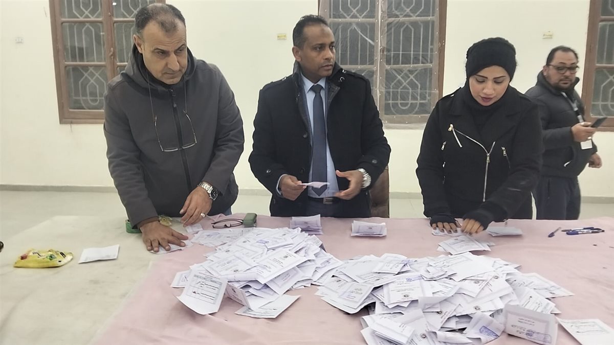جانب من بدء عمليات الفرز، فيتو