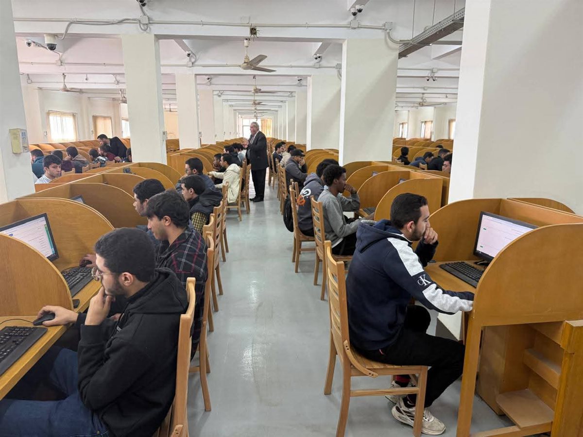 أول تجربة امتحان إلكتروني