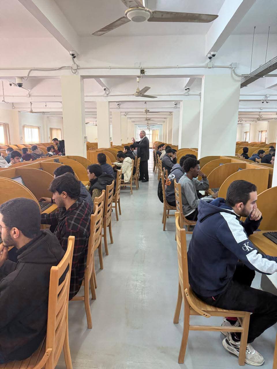 أول تجربة امتحان إلكتروني