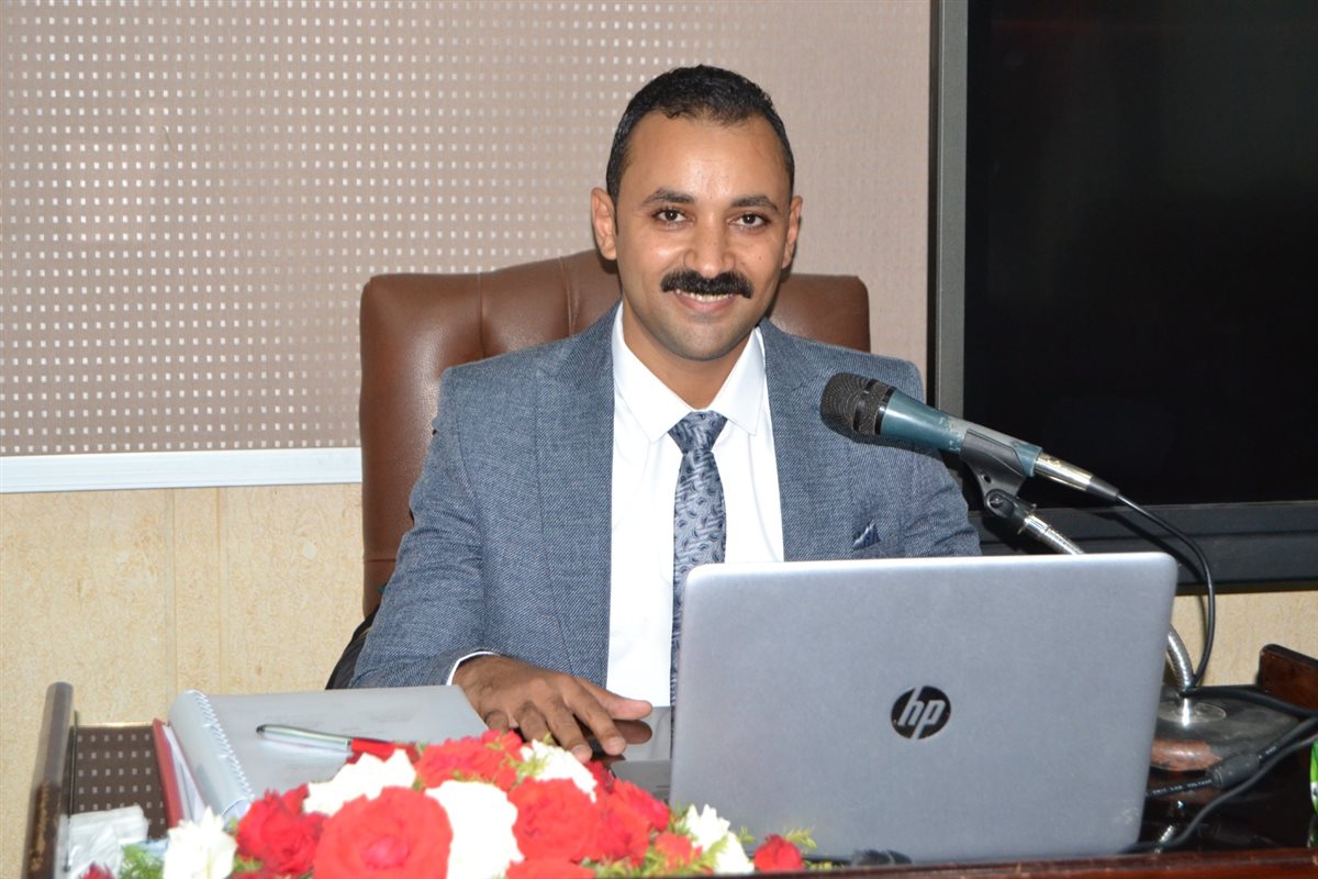 الدكتور محمد عبد الباسط الخبير المالي