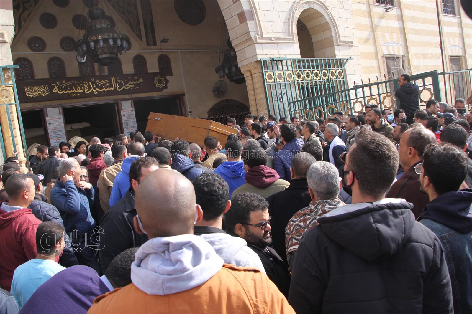 تشييع جثمان الإعلامية عزة الإتربي من مسجد السيدة نفيسة (10)