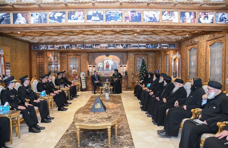وزير الداخلية يزور البابا تواضروس للتهنئة بعيد الميلاد المجيد