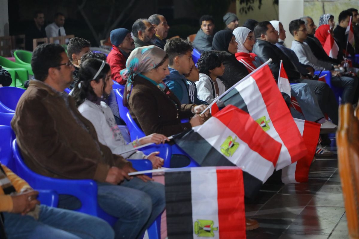 محافظ دمياط يتابع مباراة منتخب مصر أمام منتخب بنين