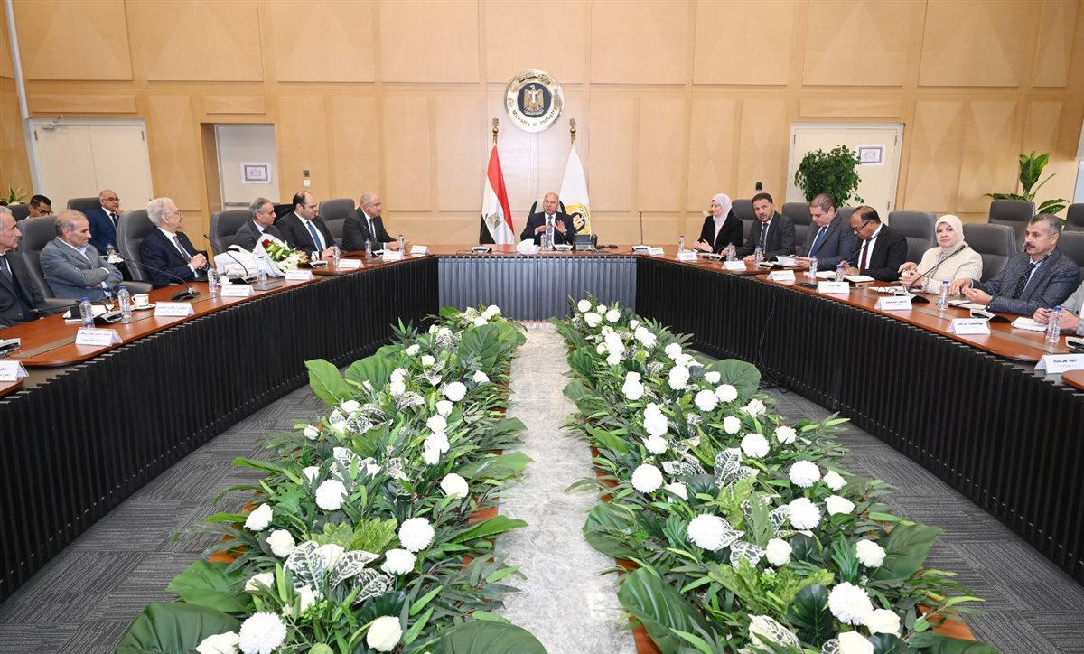 لقاء وزير الصناعة مع رئيس اتحاد الصناعات المصرية&nbsp;