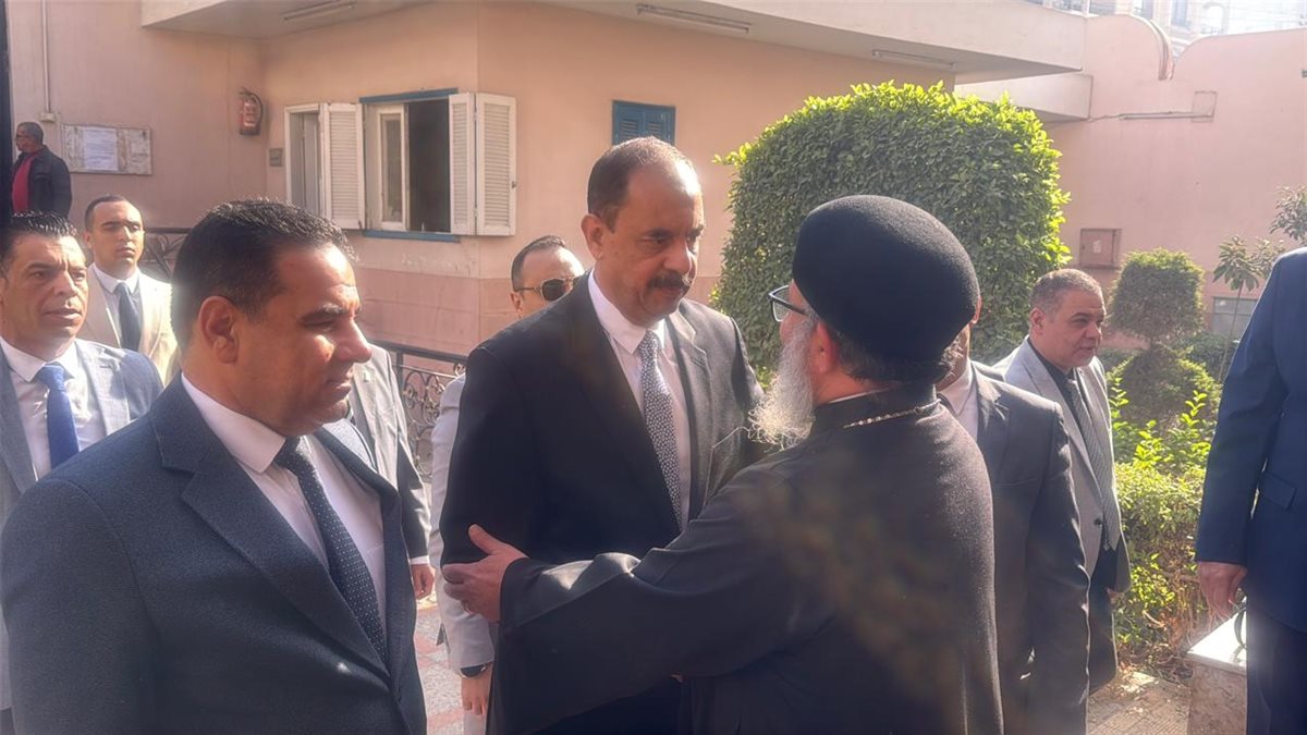محافظ سوهاج يشارك أطفال 