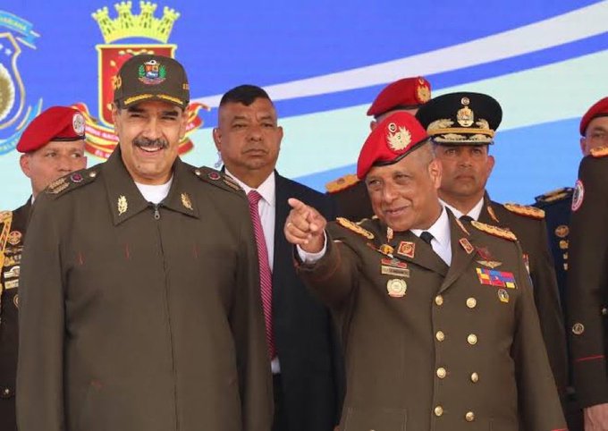 الجنرال تاباتا مع مادورو، فيتو